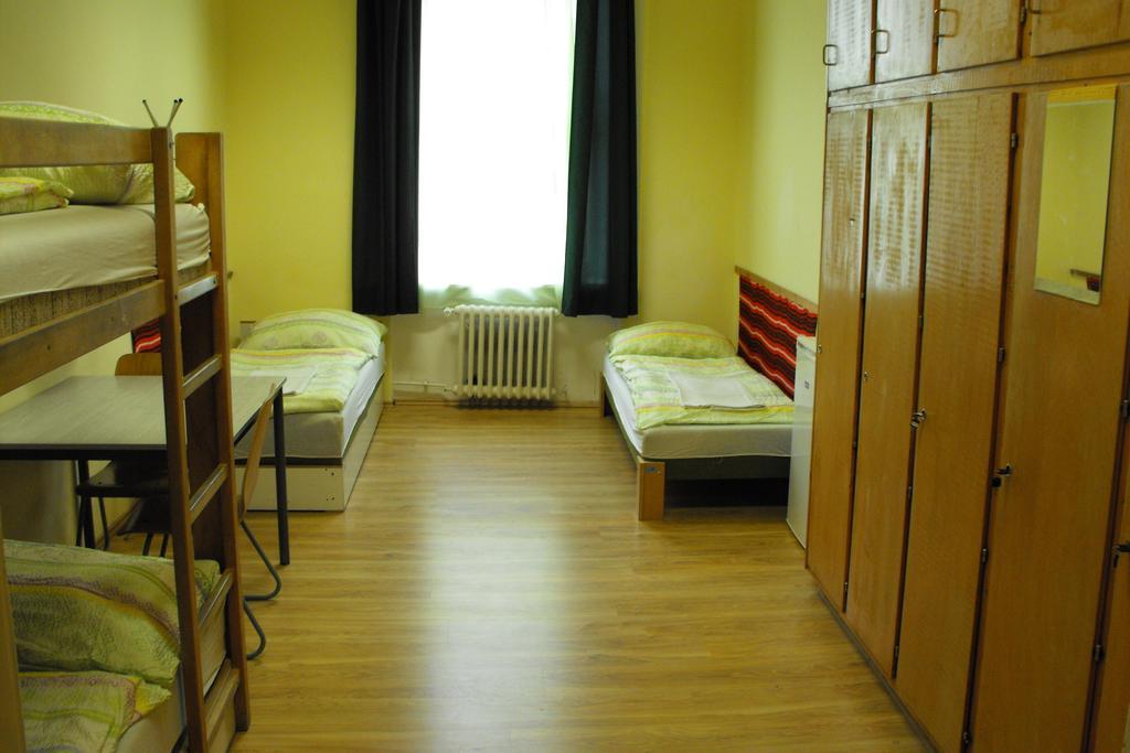 Mogyorodi Hostel Budapest Room photo