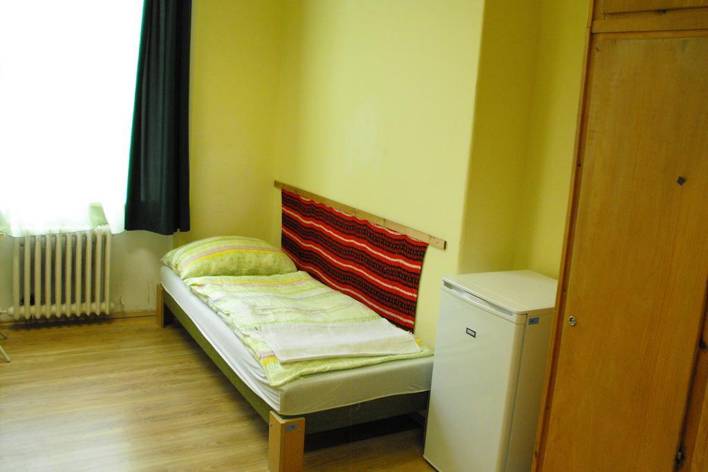 Mogyorodi Hostel Budapest Room photo
